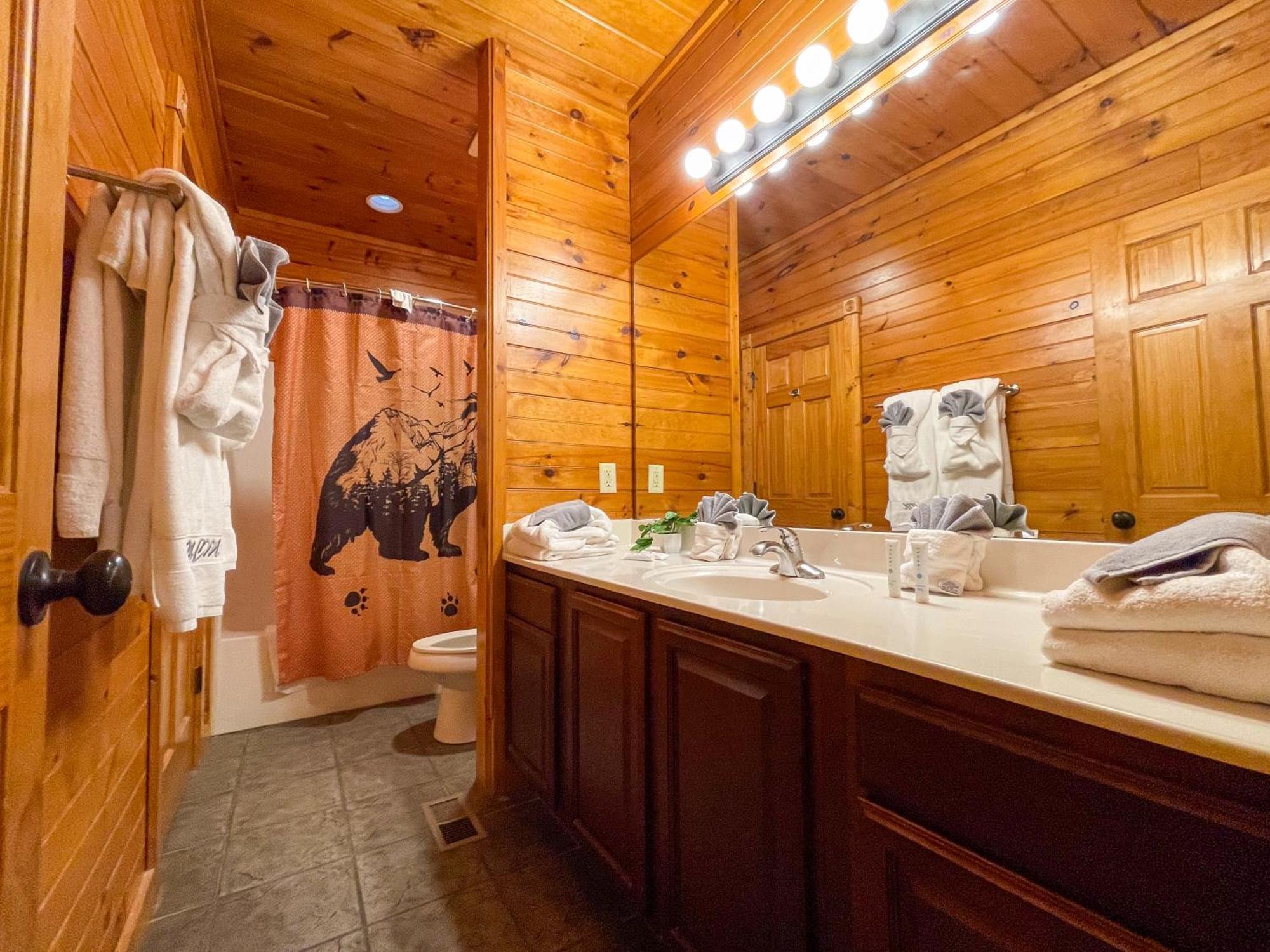 Spacious Resort Log Cabin, Easy Drive, Hot Tub, Arcade Gameroom, Mountain Vibe Gatlinburg Exteriér fotografie