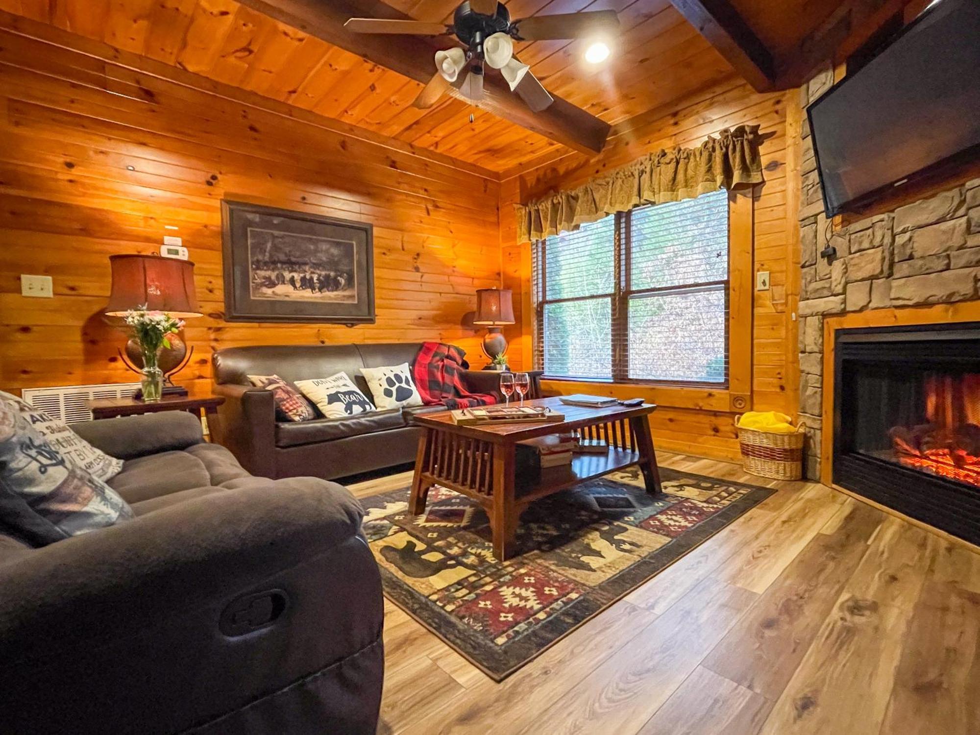 Spacious Resort Log Cabin, Easy Drive, Hot Tub, Arcade Gameroom, Mountain Vibe Gatlinburg Exteriér fotografie
